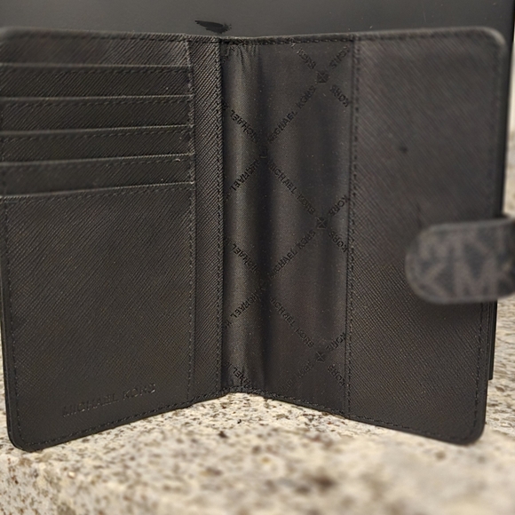 Michael Kors Jet Set Travel Passport Wallet Case - Picture 2 of 3